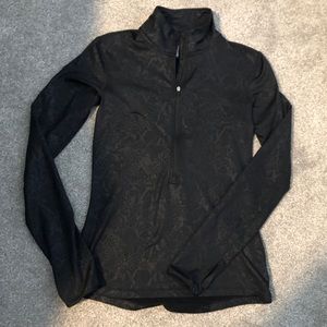 Small Nike dri-fit Sweatshirt black snake print